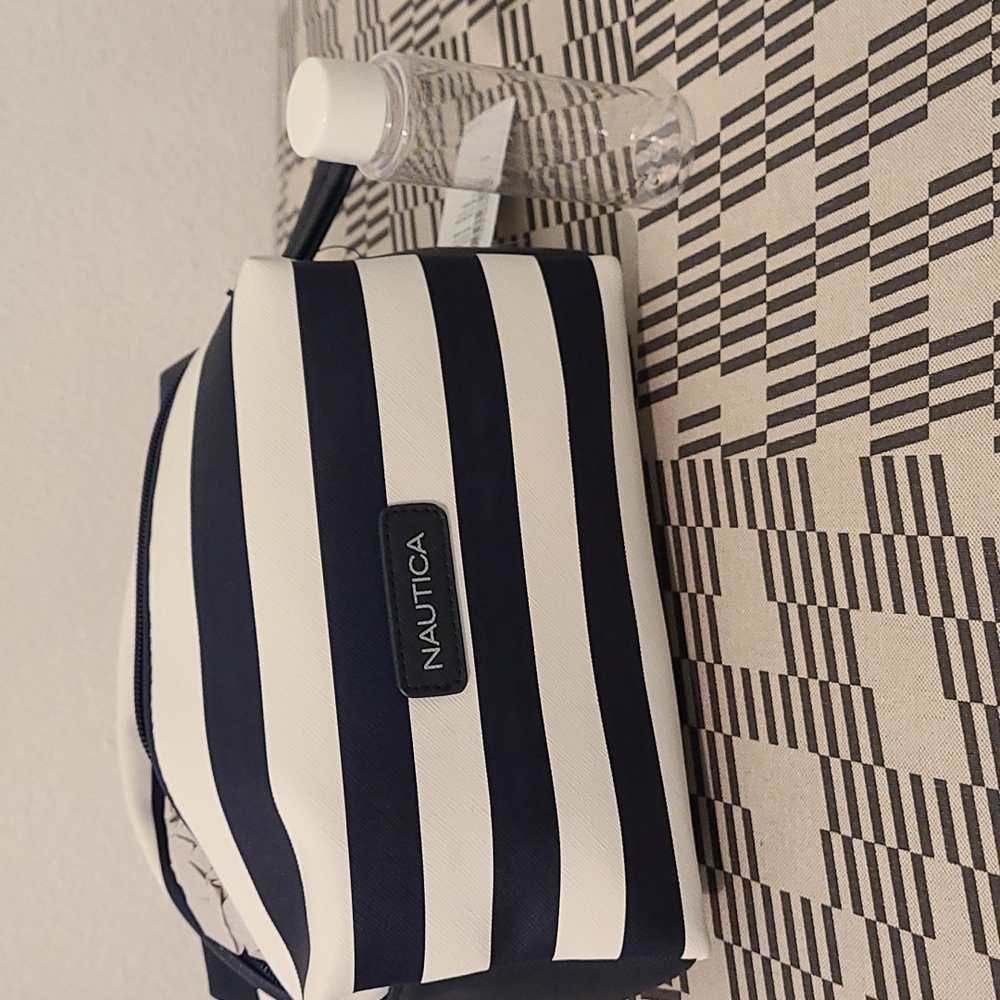 NWT Nautica Travel Kit